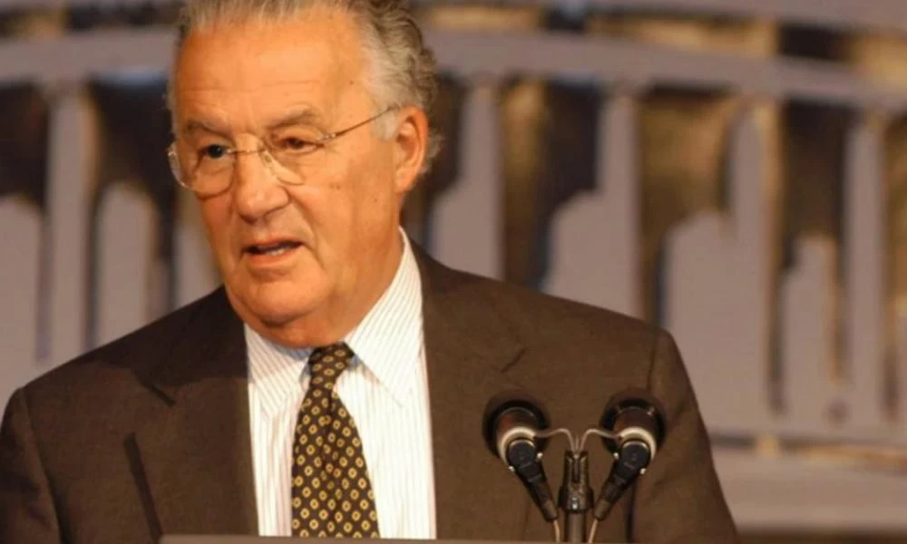 Πολ Σαρμπάνης: Απεβίωσε ο πρώην Ελληνοαμερικανός γερουσιαστής